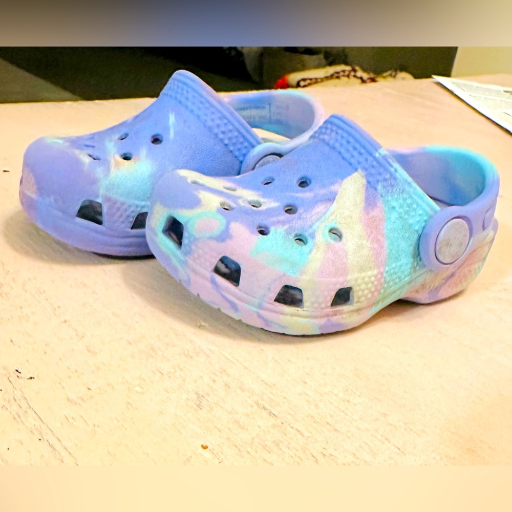 Crocs • Toddler Girls• size 5 Great Condition
